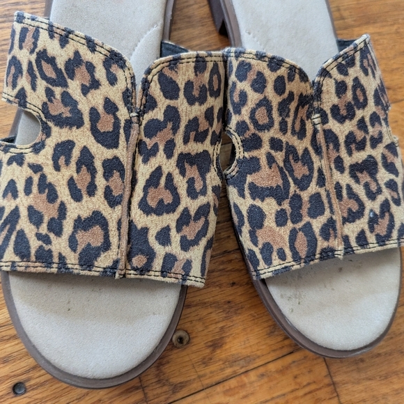 Collection By Clarks Leopard Print Slide Sandals - Picture 3 of 7